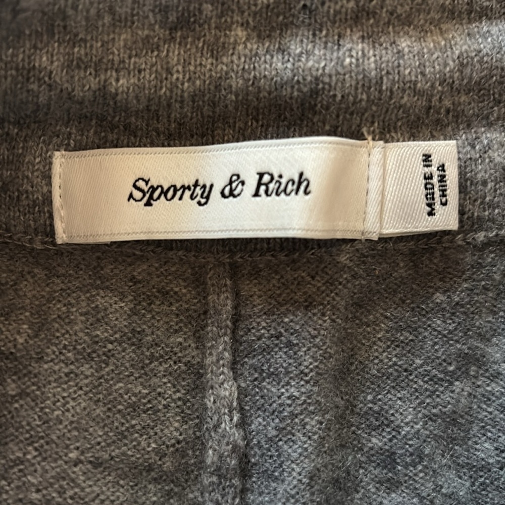 Sporty & Rich Women’s Heather Gray 100% Cashmere
Joggers - Picture 3 of 6